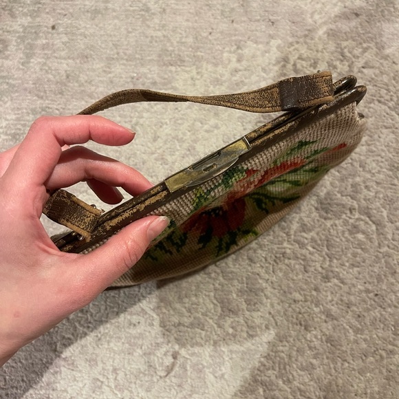 True vintage tapestry clutch purse - Picture 3 of 5